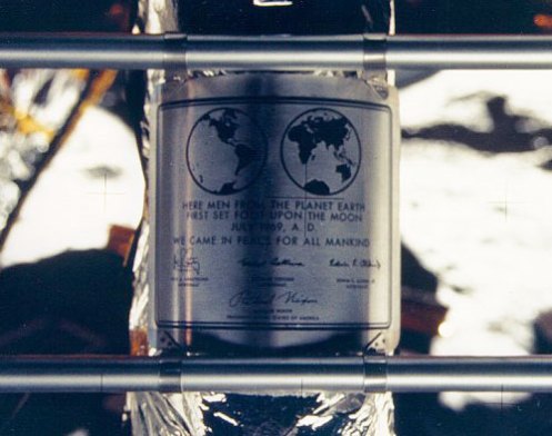 AS11-40-5899 Apollo11Plaque